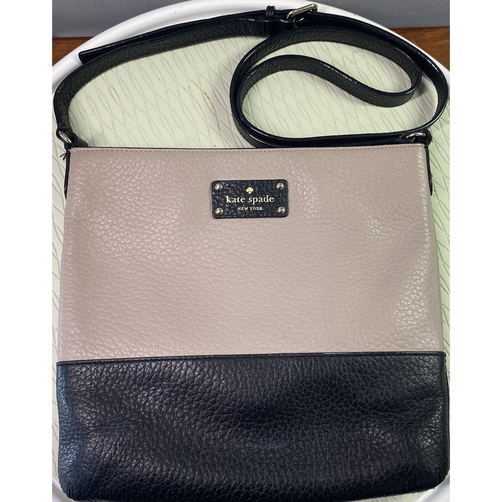 Kate Spade Bay Street Cora Crossbody Pebbled Leather Purse Black/Tan 10x11x1"‎